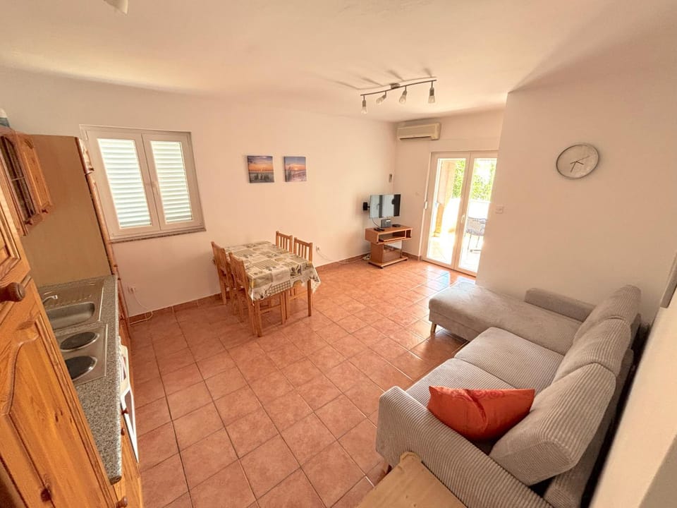 Living room, Dining area, kitchen