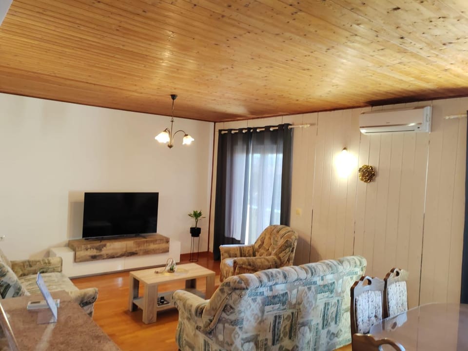 Communal lounge/ TV room, TV and multimedia, Living room, Seating area