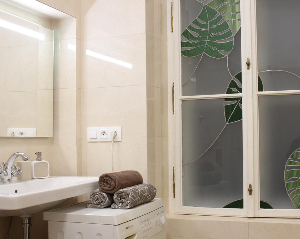Shower, Bathroom, towels