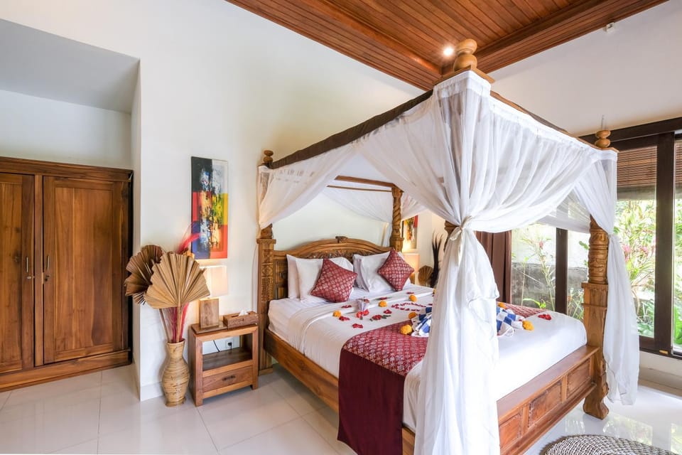 Bed, Photo of the whole room, Bedroom, towels, wardrobe