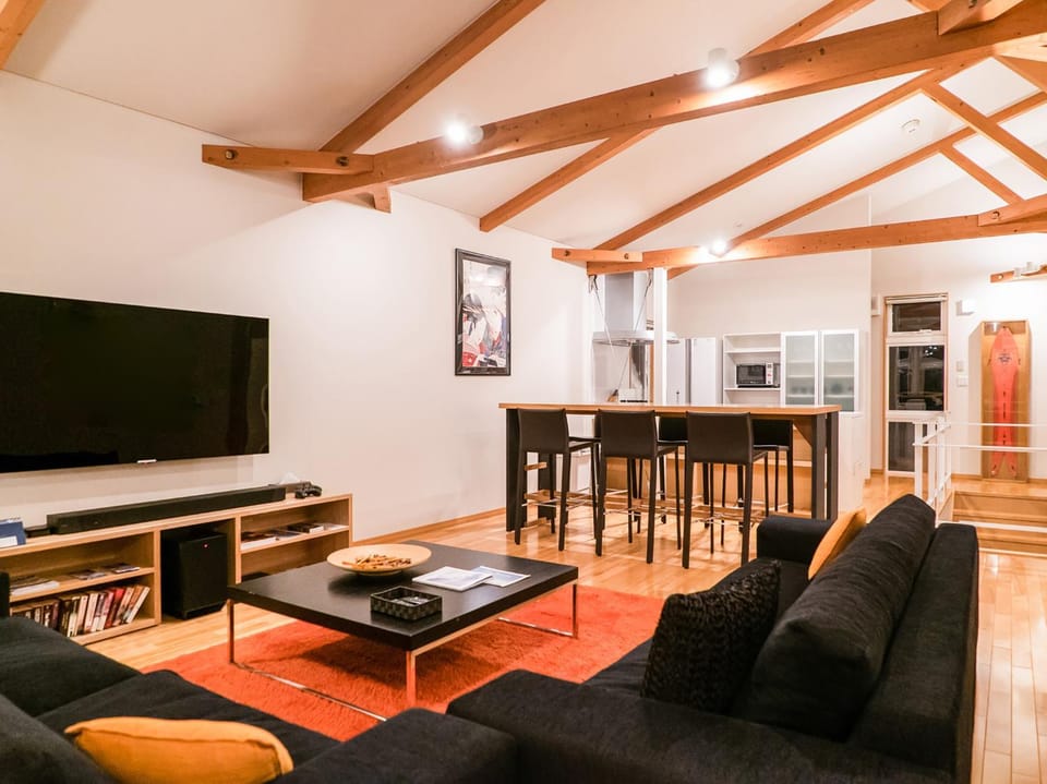 TV and multimedia, Living room, Seating area, Dining area, kitchen