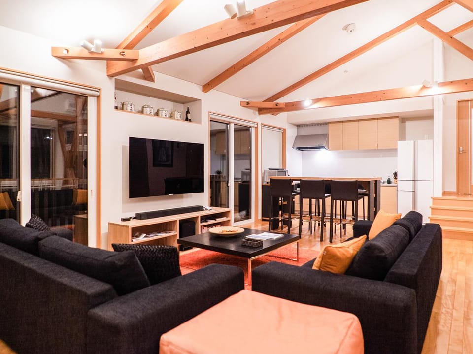 TV and multimedia, Living room, Seating area, kitchen