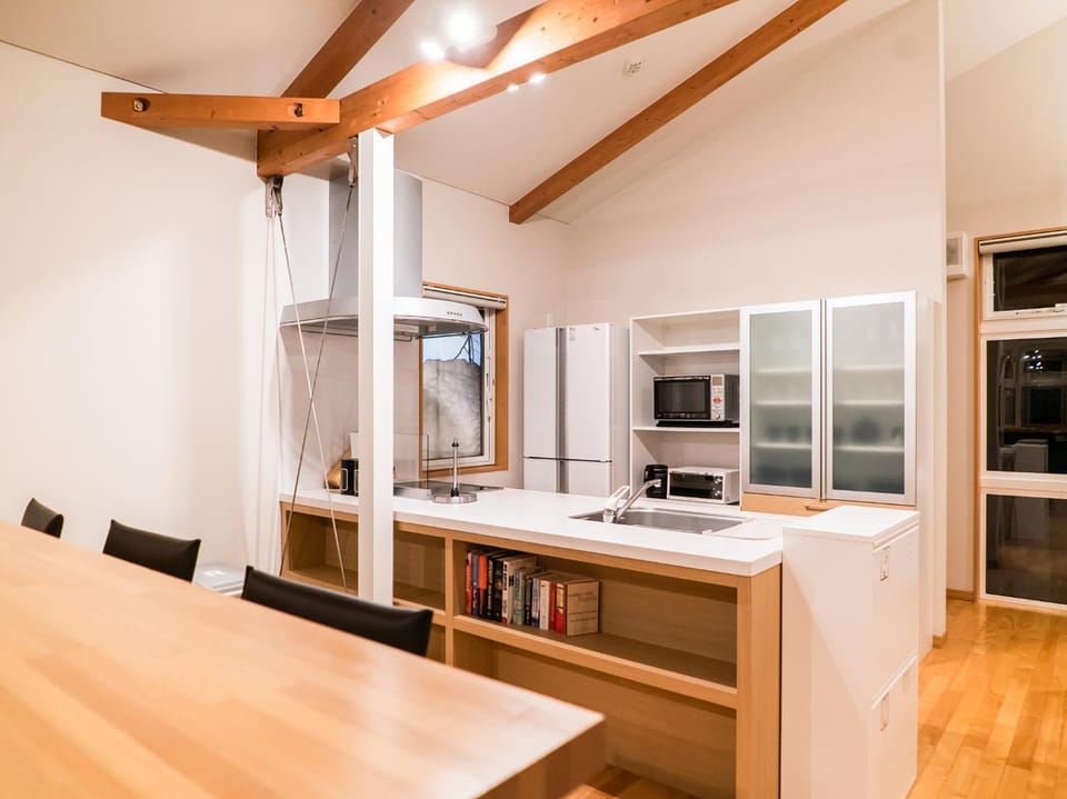 Dining area, kitchen