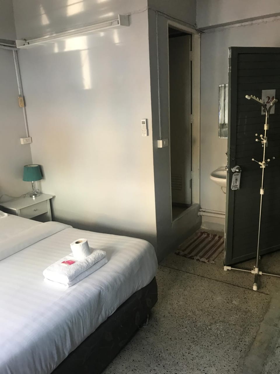 Shower, Bed, Bathroom, Bedroom, towels