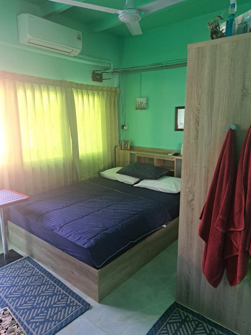 Scandalic Bar and Guest house Bed and Breakfast in Pattaya City