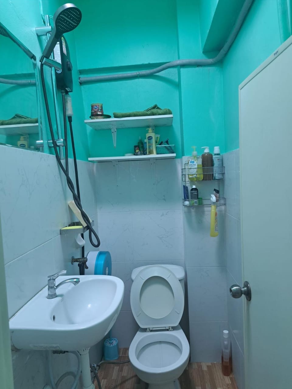 Scandalic Bar and Guest house Bed and Breakfast in Pattaya City