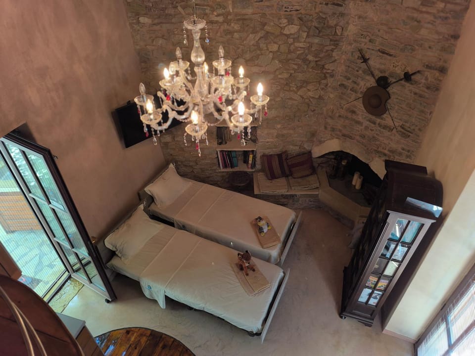 Photo of the whole room, Seating area