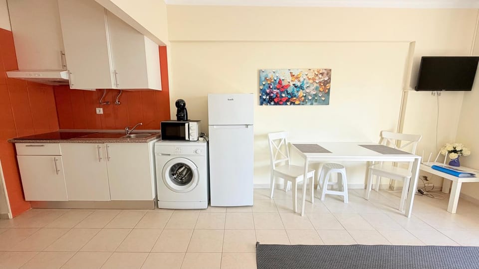 Kitchen or kitchenette, Meals