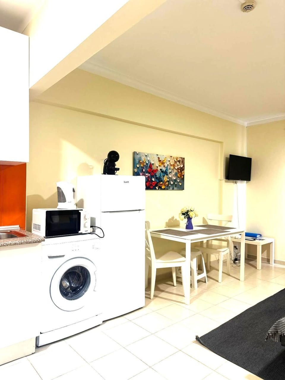 Communal lounge/ TV room, Dining area