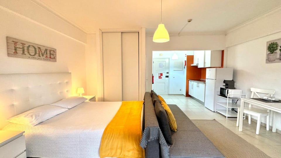 Kitchen or kitchenette, Bedroom