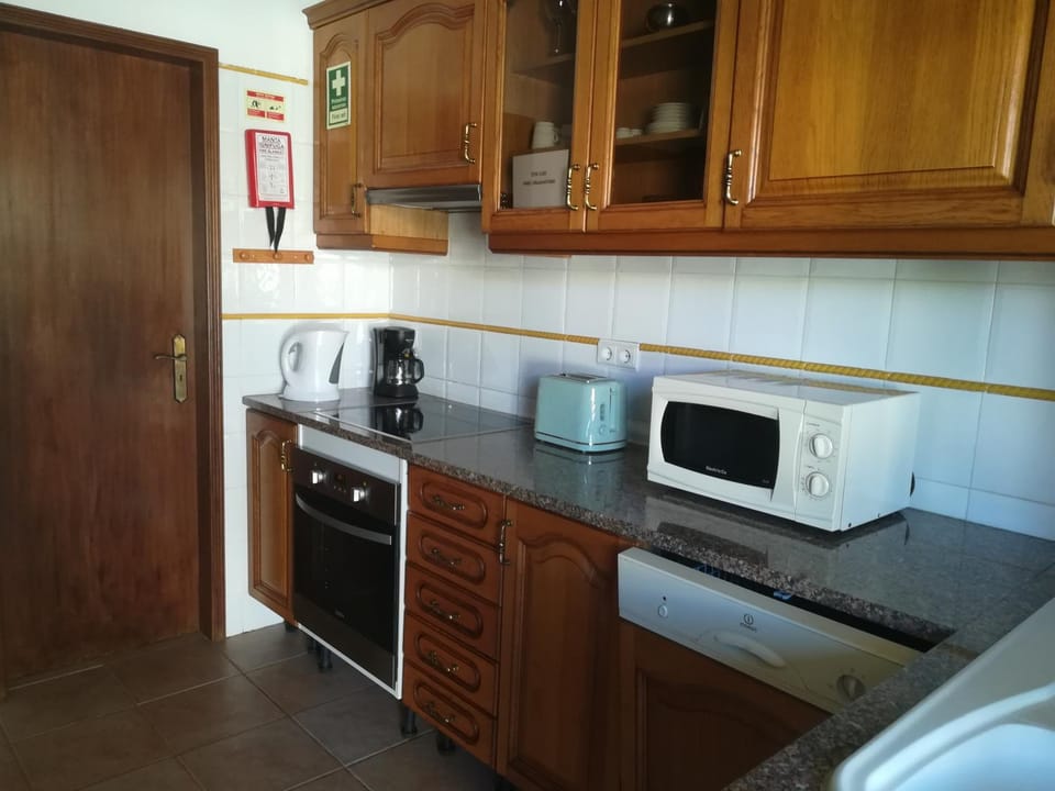 Communal kitchen, Food, Drinks, Family