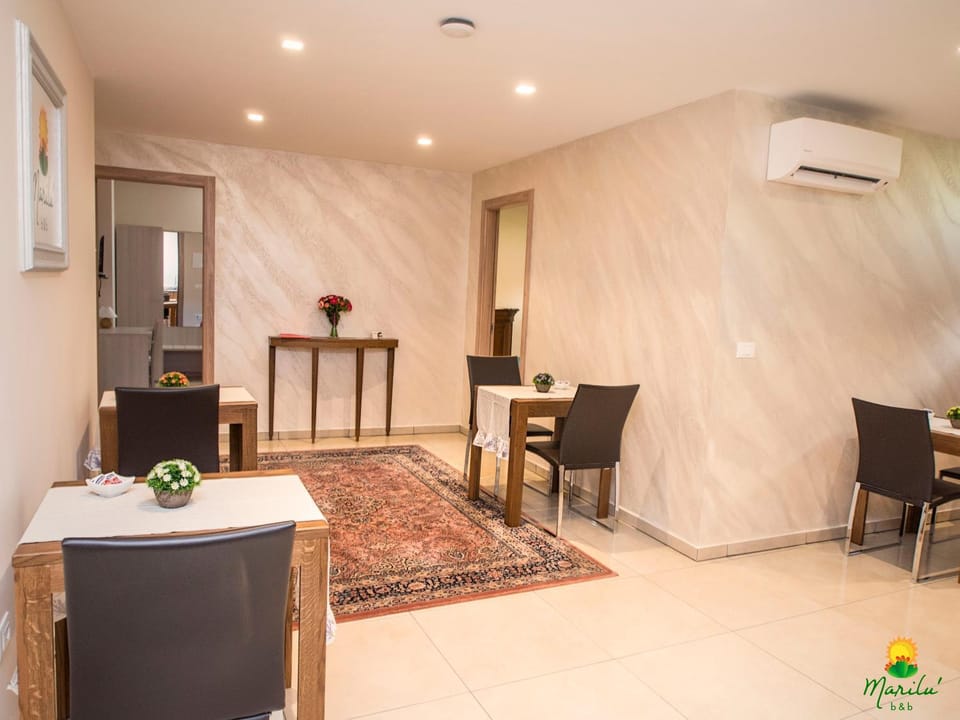 Restaurant/places to eat, Lobby or reception