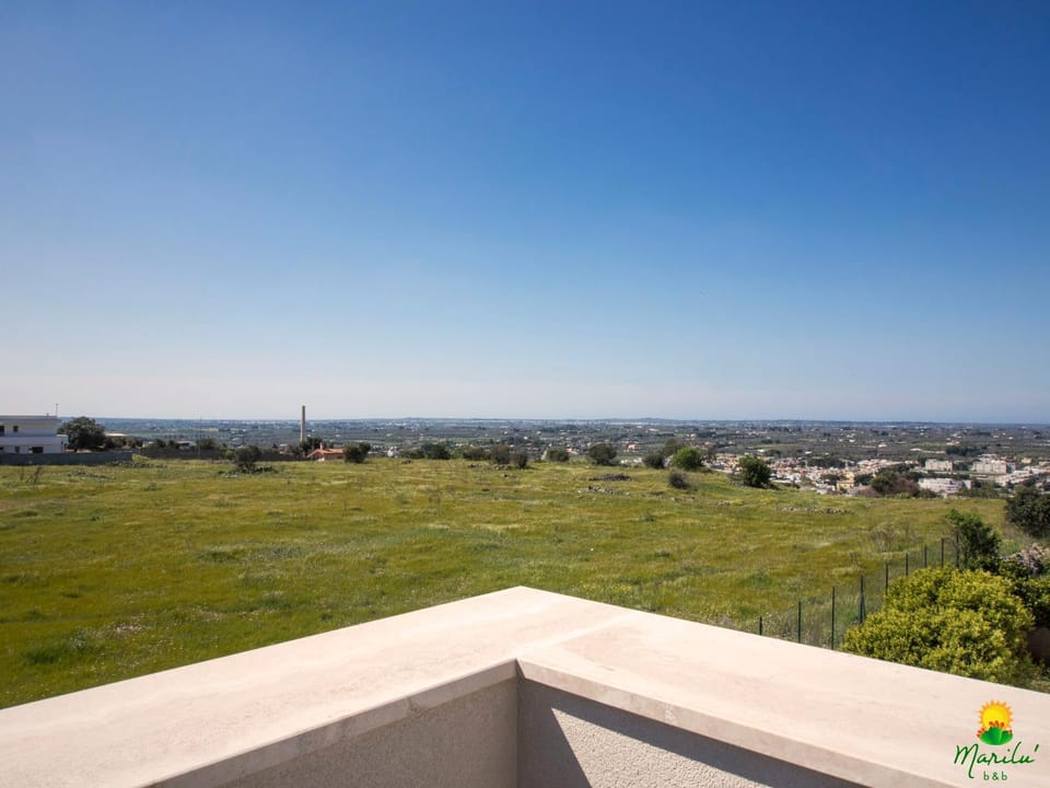 View (from property/room), Decorative detail, City view, Garden view, Sea view