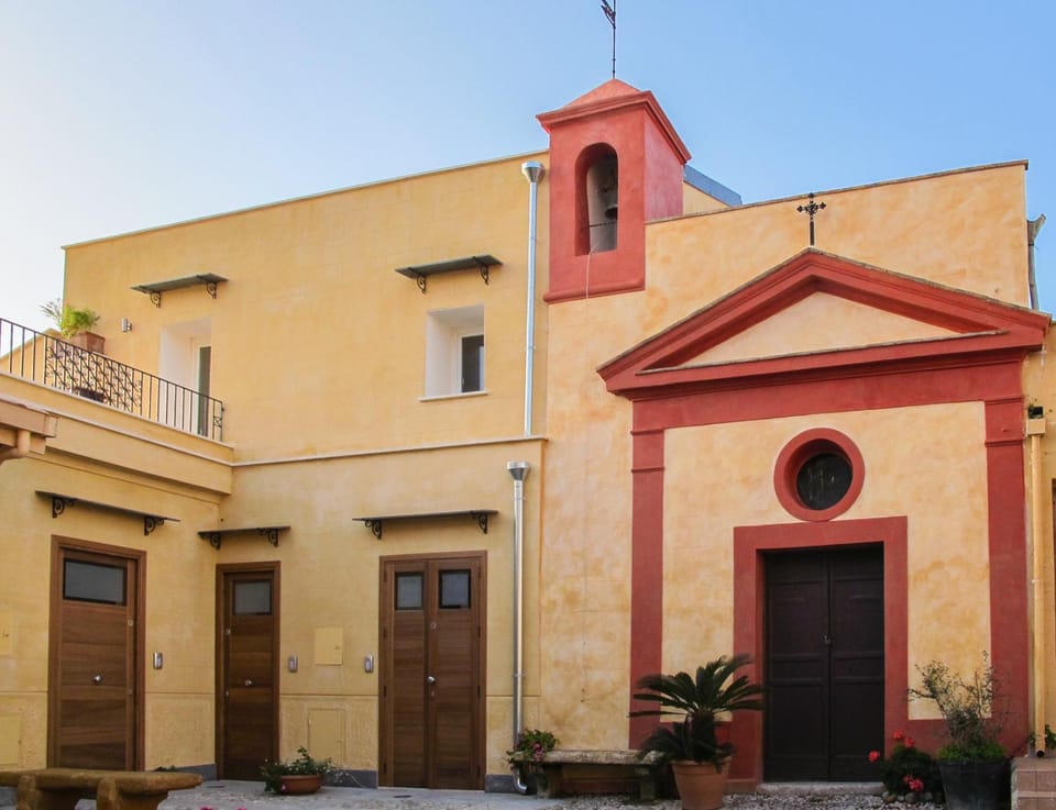 Patio, Facade/entrance