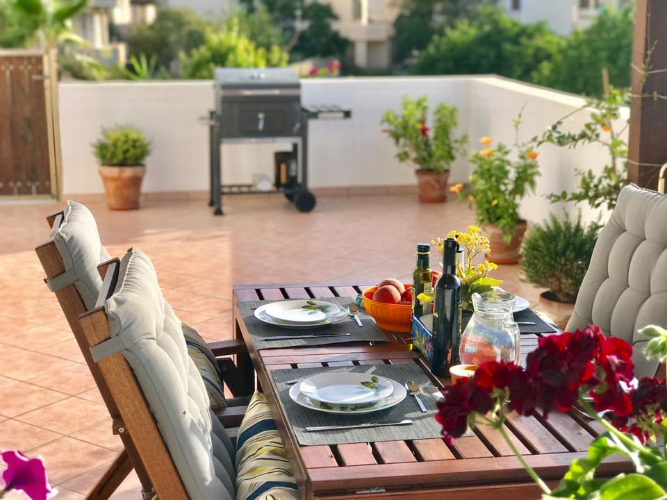 Facade/entrance, Spring, Summer, BBQ facilities, BBQ facilities, Garden, Balcony/Terrace, Floor plan, On site, City view, Sea view, Meals