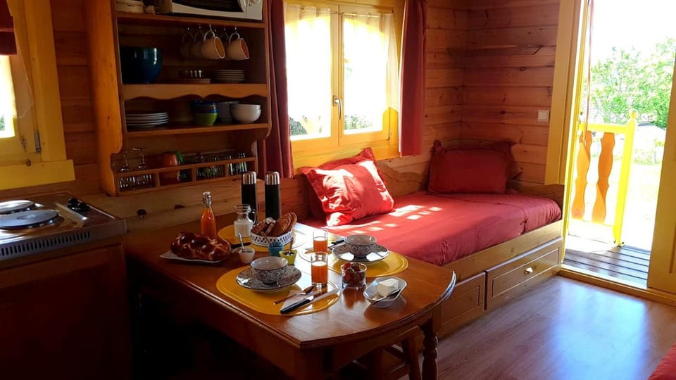 Coffee/tea facilities, Food and drinks, Dining area, Breakfast, Drinks
