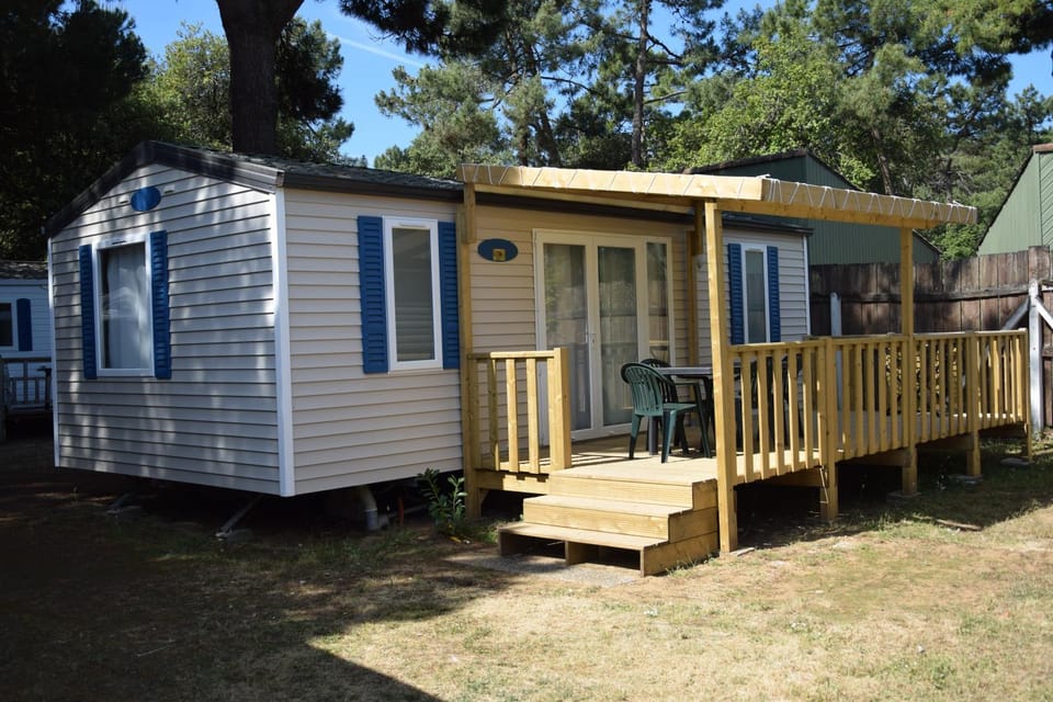 Camping Les Maraises Campground/ 
RV Resort in Saint-Martin-de-Ré
