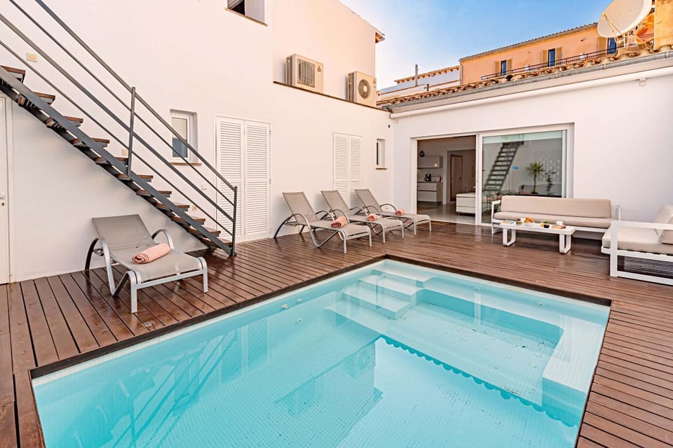 View (from property/room), Pool view, Swimming pool, sunbed
