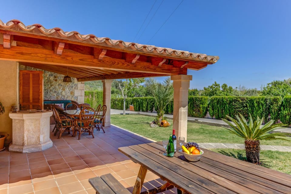 Property building, Garden, Balcony/Terrace
