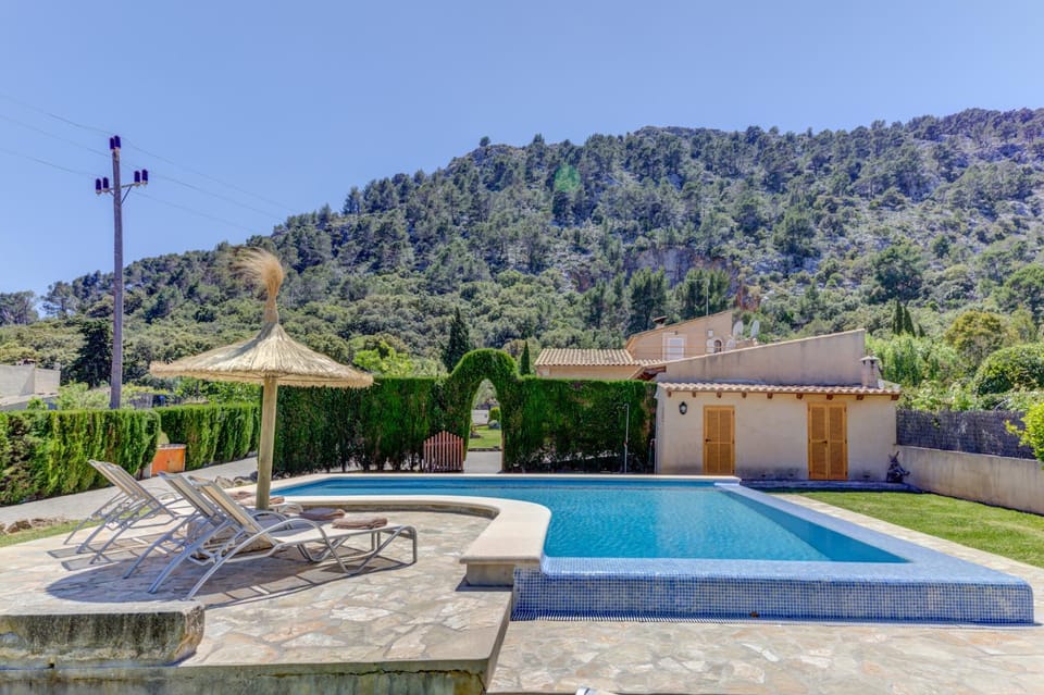 Mountain view, Pool view, Swimming pool, sunbed