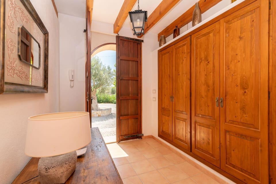 Lobby or reception, wardrobe