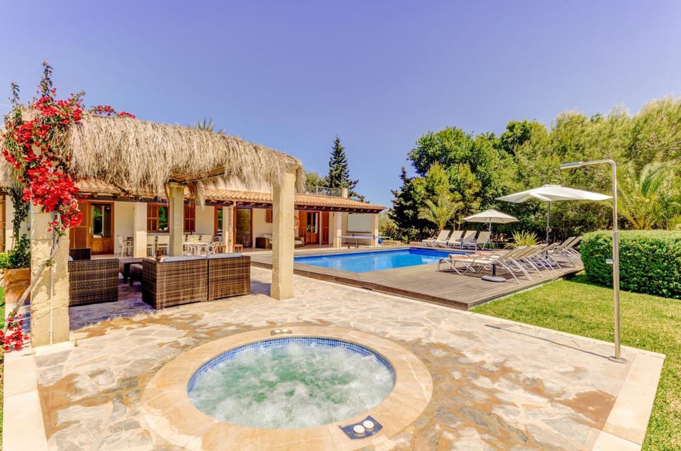 Property building, Garden, Garden view, Pool view, Swimming pool, sunbed
