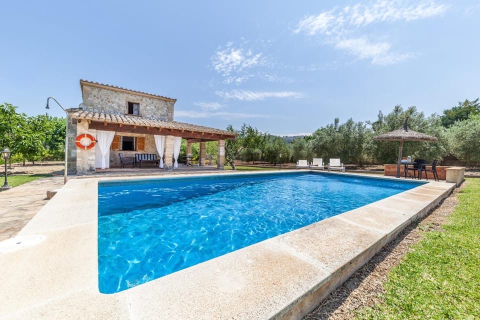 Property building, Garden, Swimming pool