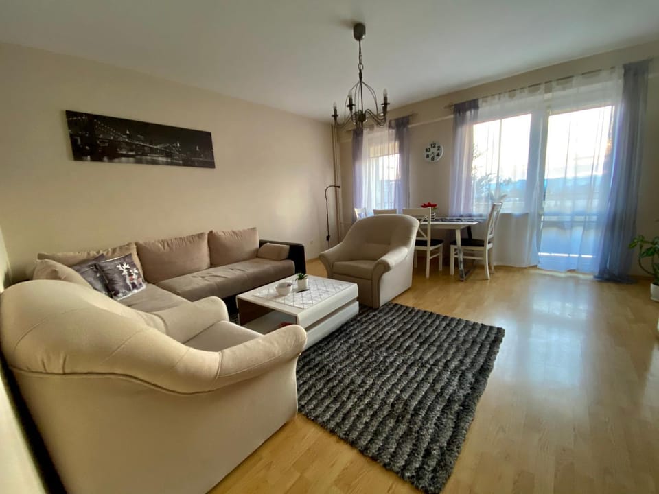 Day, Living room, Seating area