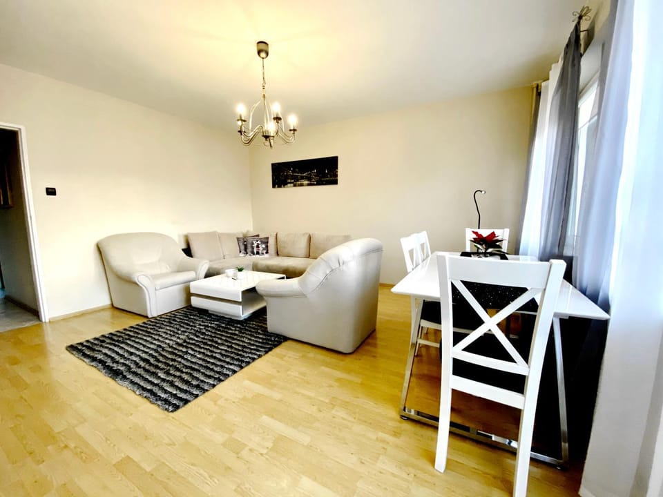 Day, Living room, Seating area, Dining area