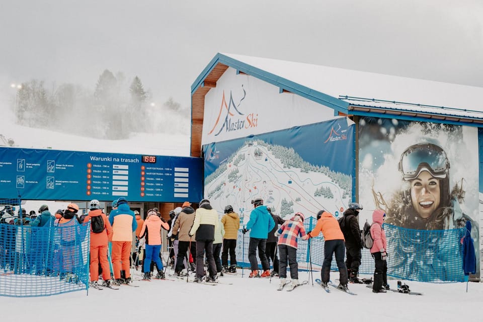 Skiing, group of guests