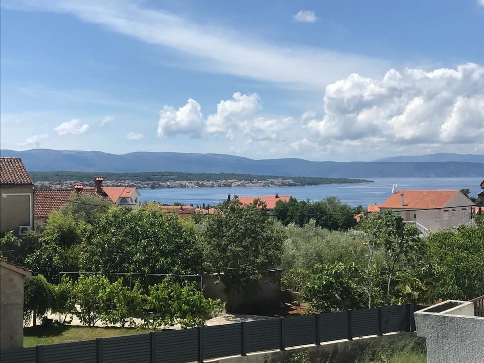Mountain view, Sea view