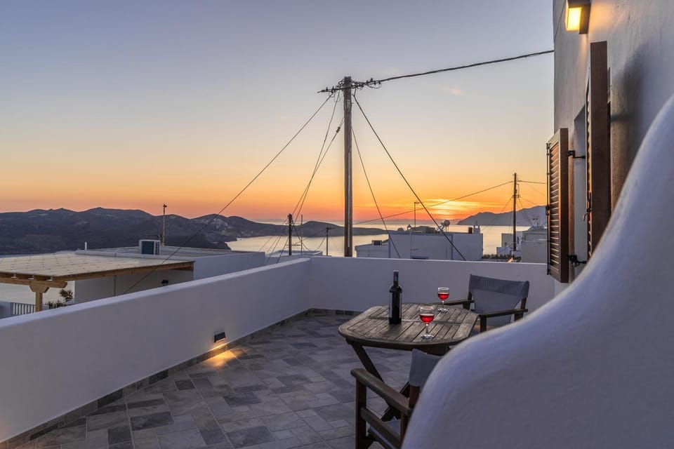 Noula House & Studios Apartment in Milos