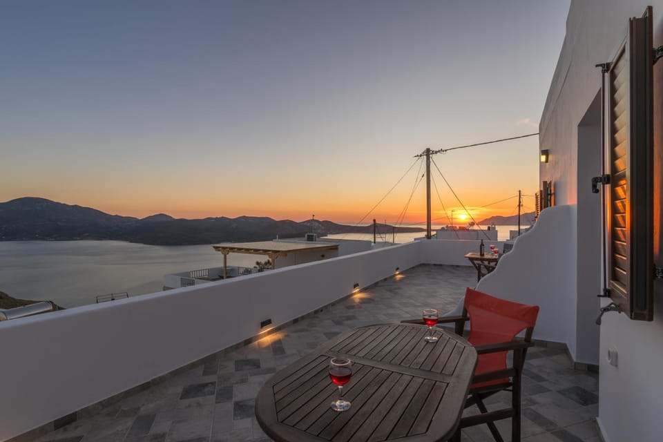 Noula House & Studios Apartment in Milos