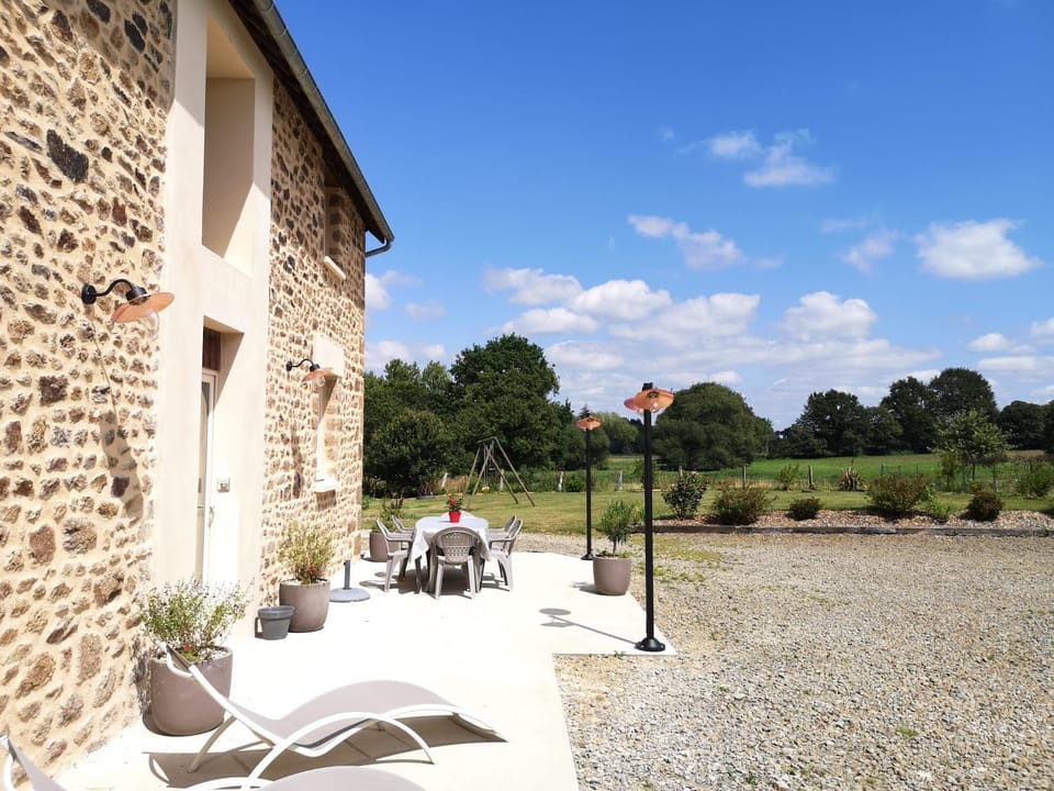 Patio, Facade/entrance, Garden, Balcony/Terrace, Garden view