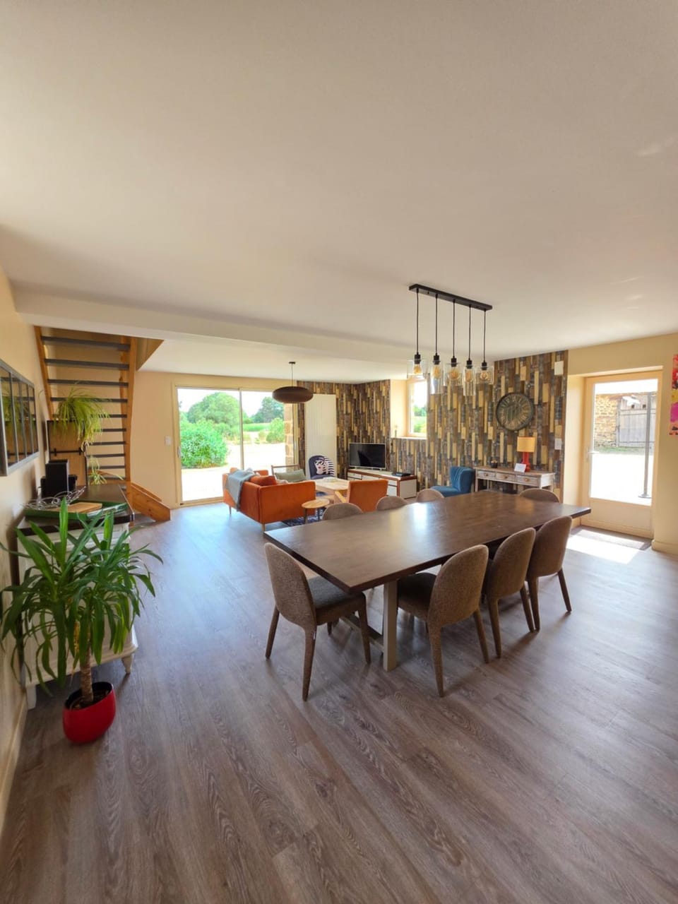 Living room, Seating area, Dining area