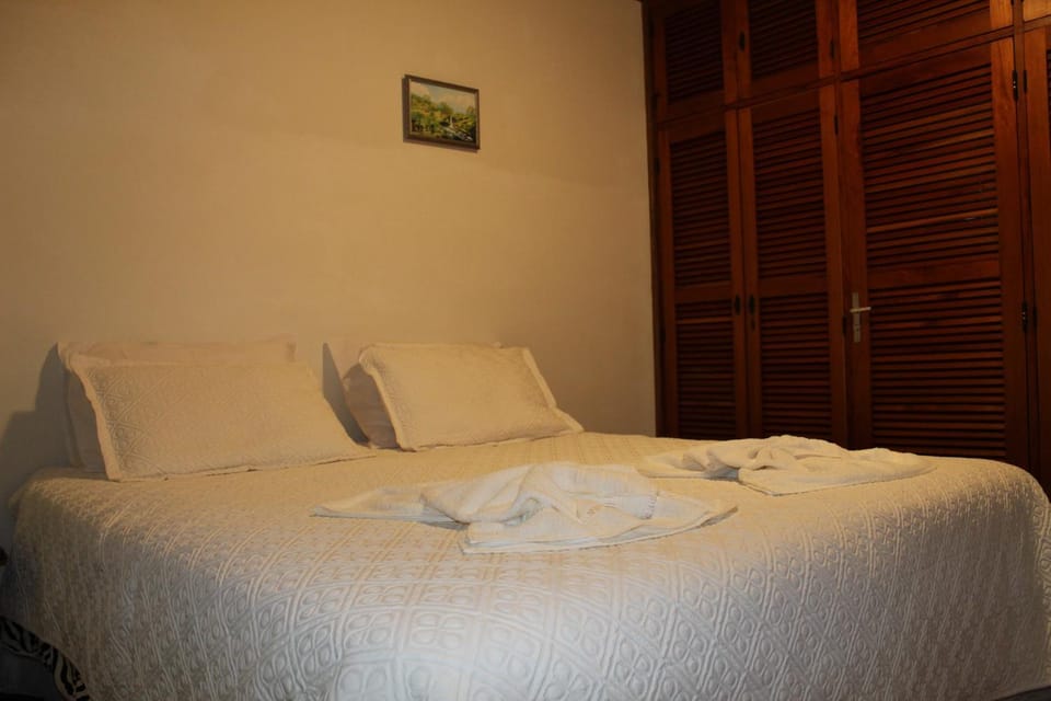 Photo of the whole room, bunk bed