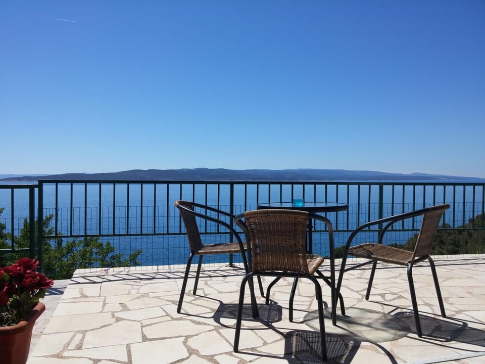 Balcony/Terrace, On site, Text overlay, Sea view