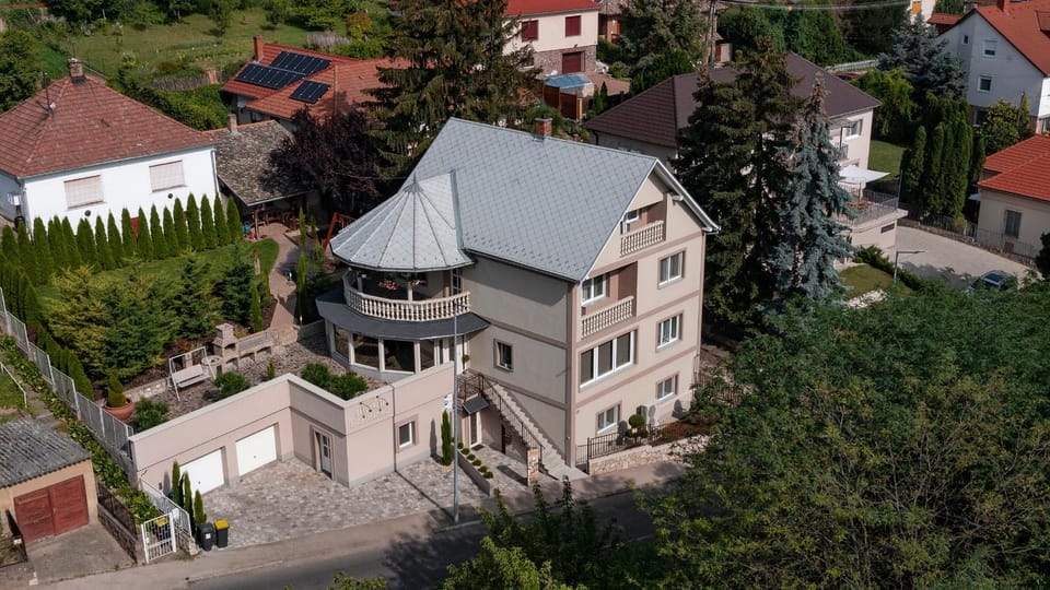 Property building, Neighbourhood, Bird's eye view