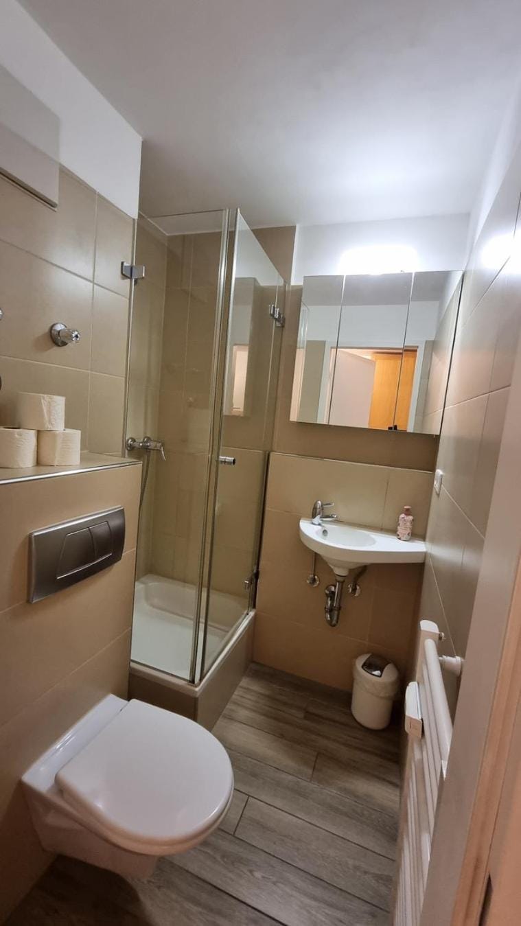 Shower, Toilet, Bathroom