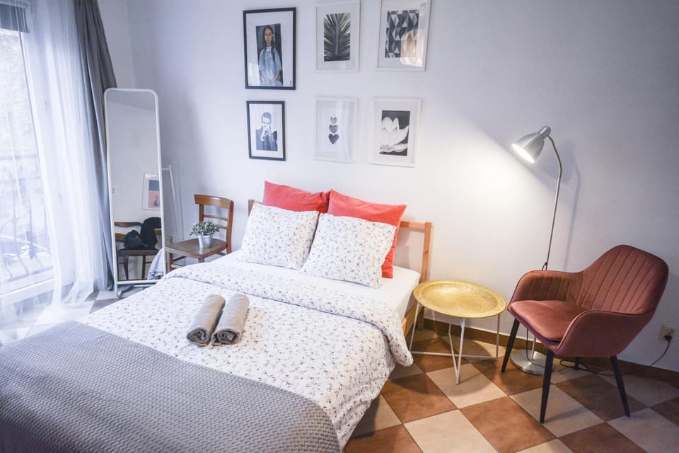 Bed, Photo of the whole room, Decorative detail, Decorative detail, Bedroom, hair dresser, hair dresser