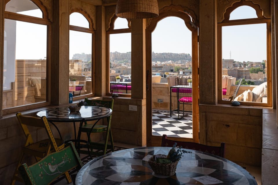 Restaurant/places to eat, City view