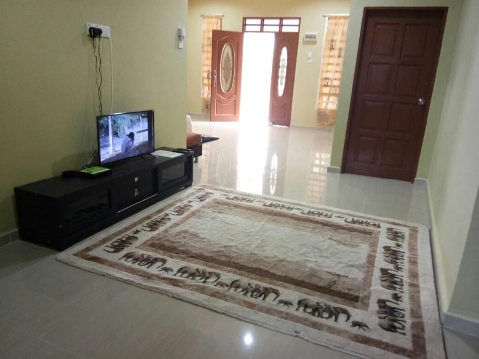 Communal lounge/ TV room, TV and multimedia, Entertainment