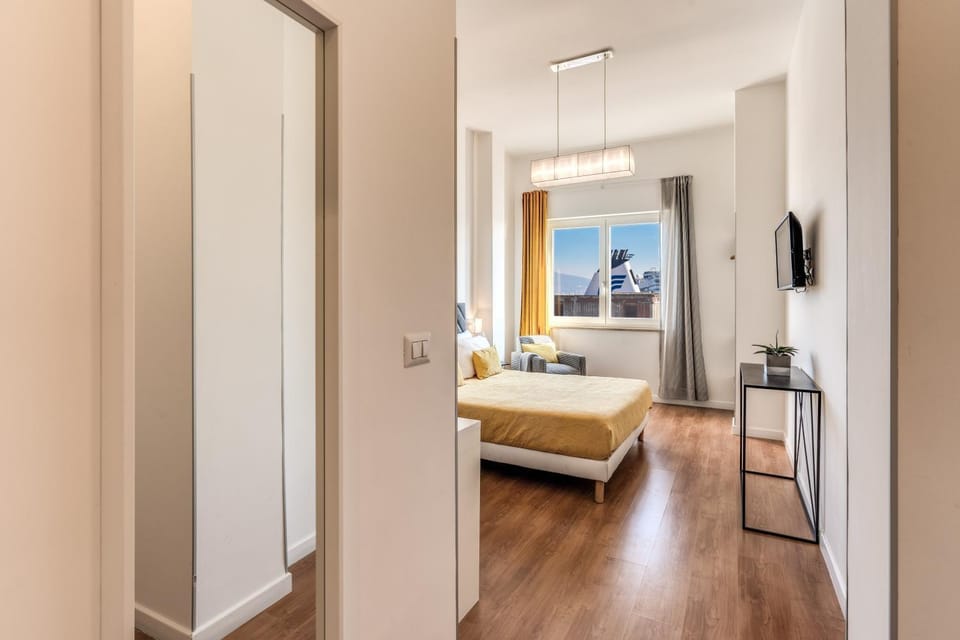 Bed, TV and multimedia, View (from property/room), Photo of the whole room, Bedroom, bidet, heating, heating, towels, towels, elevator, air conditioner, air conditioner