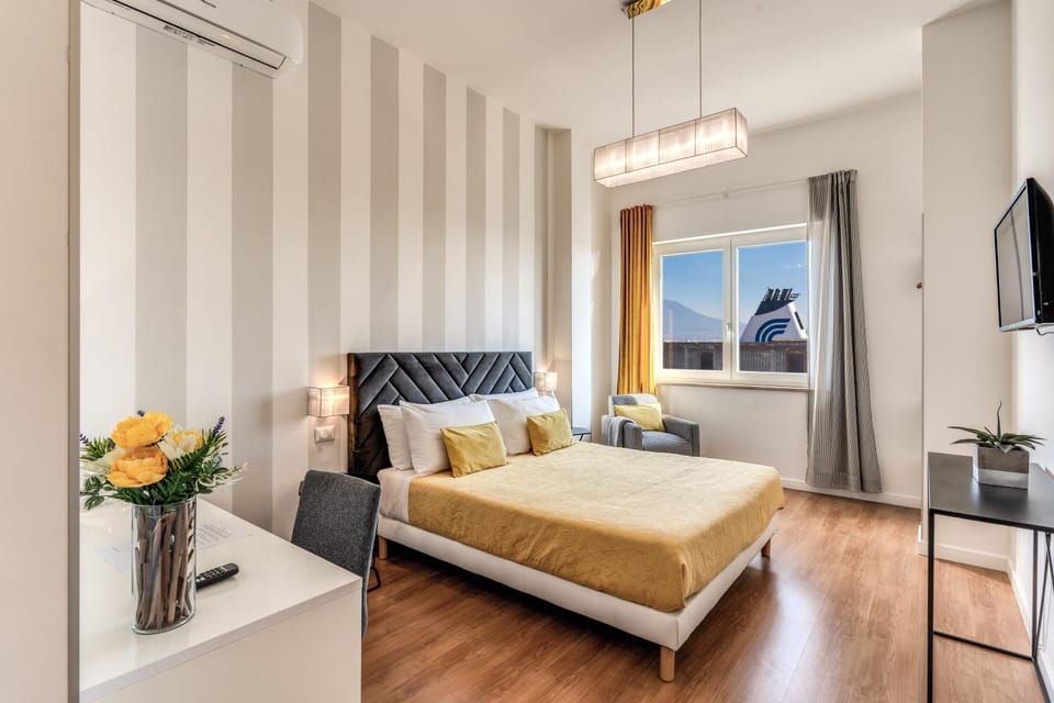Nearby landmark, Bed, TV and multimedia, Coffee/tea facilities, View (from property/room), View (from property/room), Photo of the whole room, Decorative detail, Decorative detail, Seating area, Bedroom, City view, City view, Landmark view, Landmark view, Sea view, Sea view, Street view, Street view, heating, heating, locker, locker, safe, safe, towels, towels, elevator, air conditioner, air conditioner