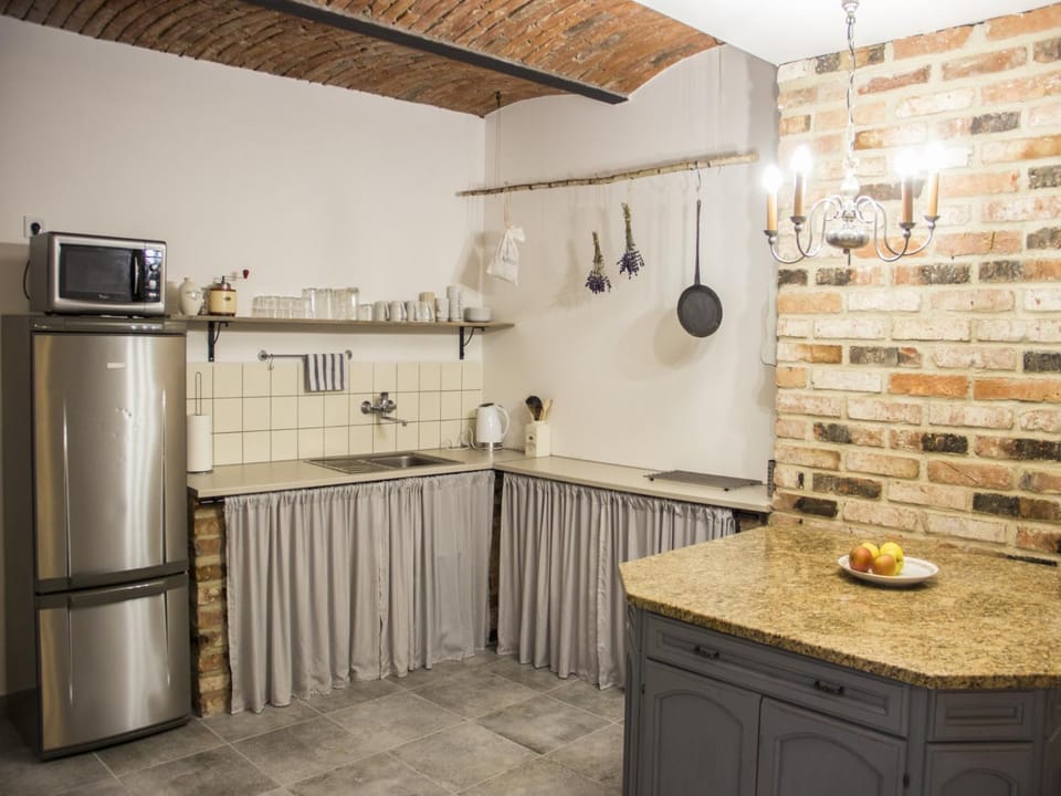 Coffee/tea facilities, Kitchen or kitchenette, Dining area, Communal kitchen, Internal: Not applicable to any particular room