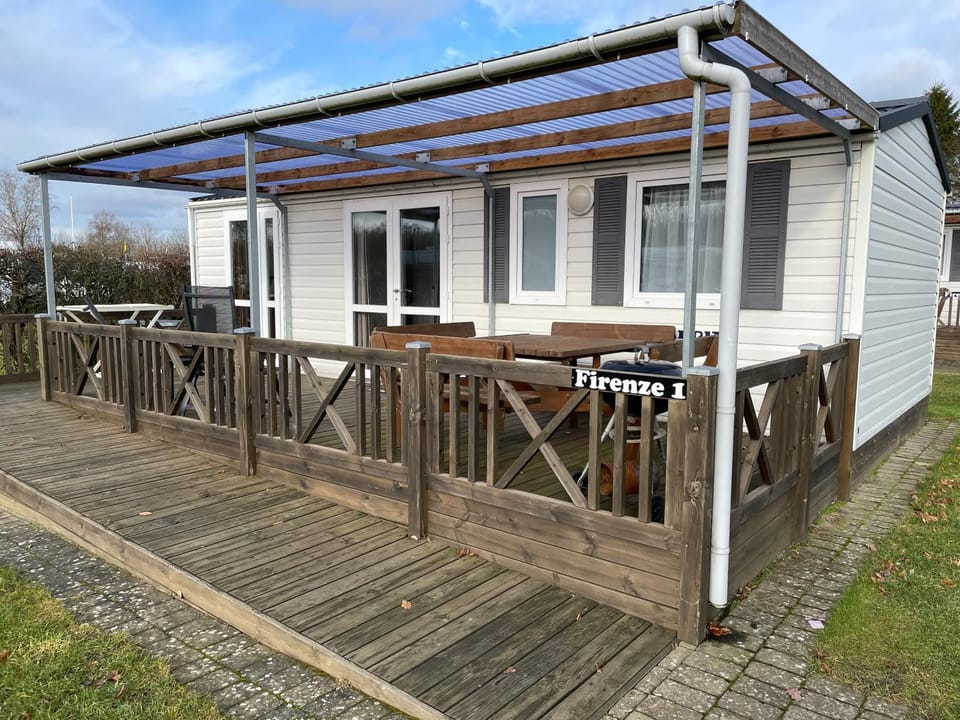 Property building, Balcony/Terrace