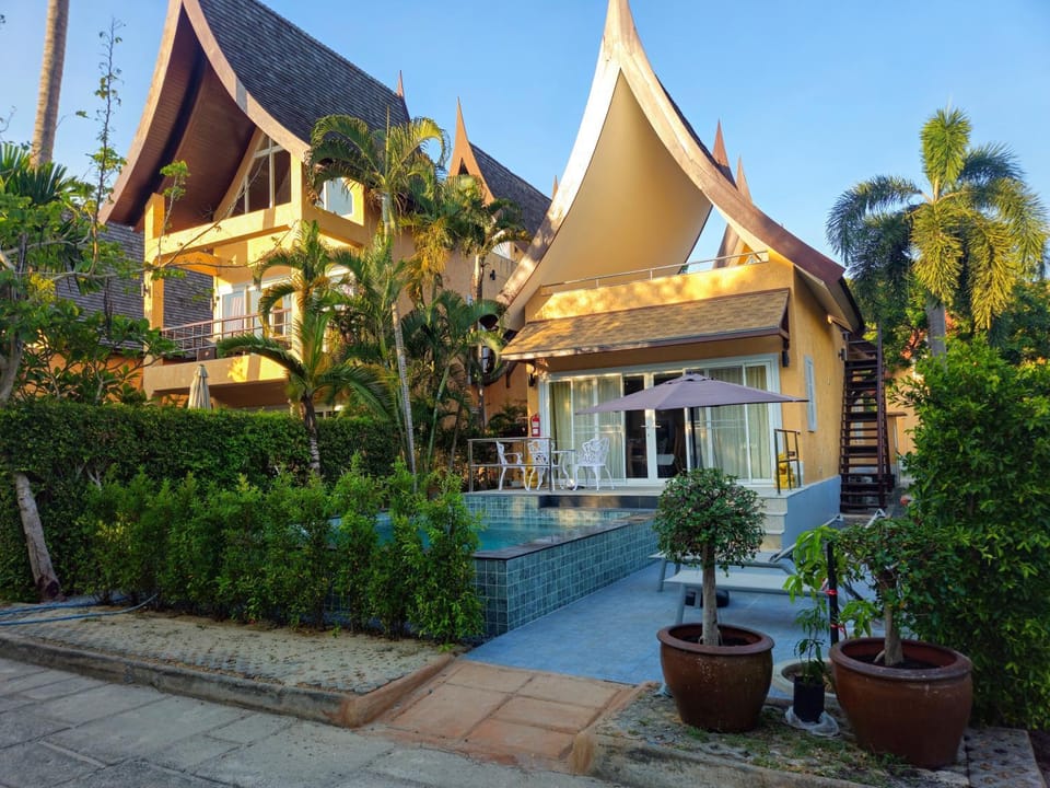 Property building, Swimming pool
