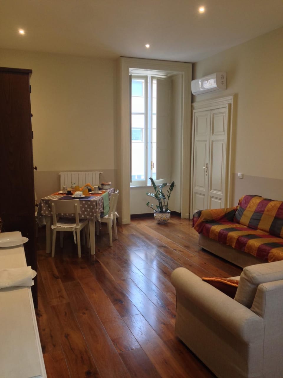 Communal lounge/ TV room, Buffet breakfast, Italian breakfast