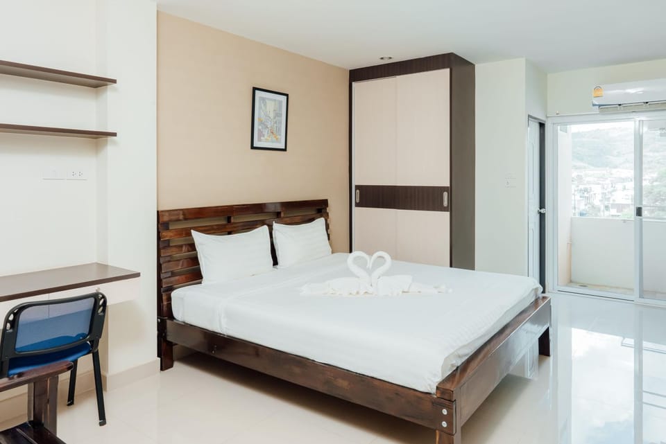 Bed, Photo of the whole room, Bedroom, air conditioner