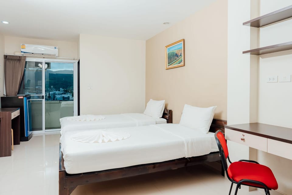 Bed, Photo of the whole room, Bedroom, air conditioner